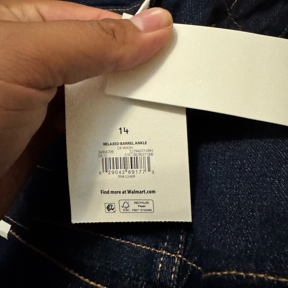 Free Assembly Women's  Barrel Ankle Jeans - Picture 8 of 9